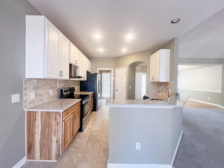 206 Hyde Park Ln — Photo 12