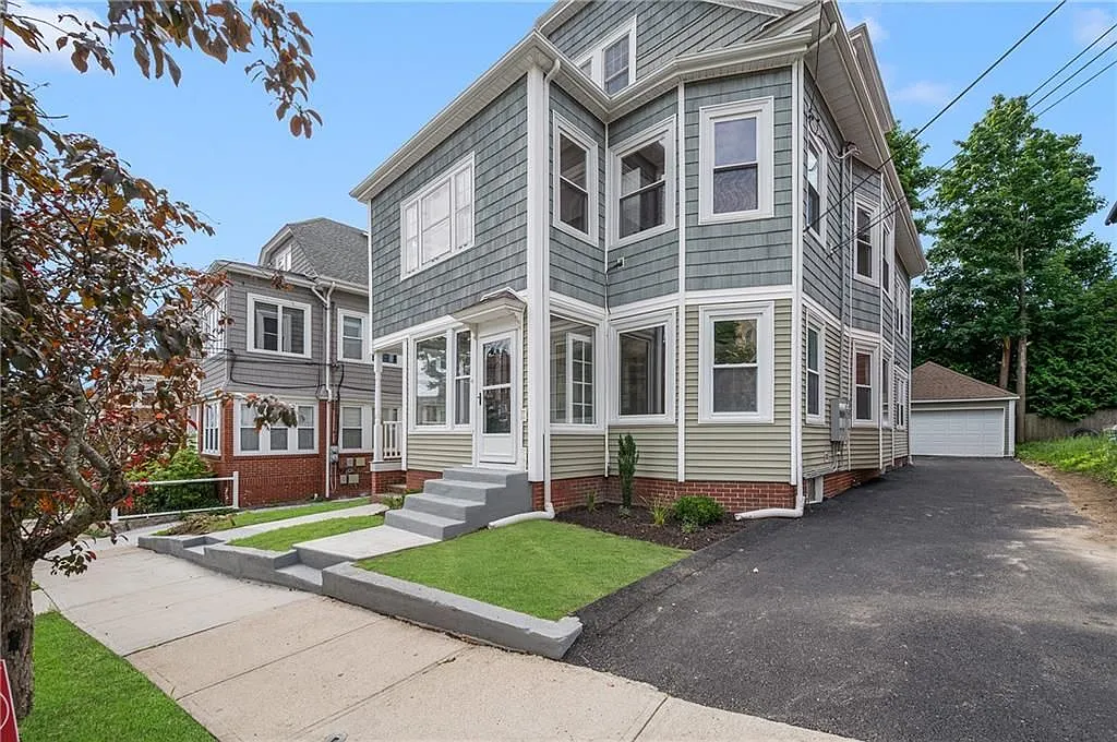 3 bed, 1.0 bath, 1323 sqft, $3,500 — Photo 1