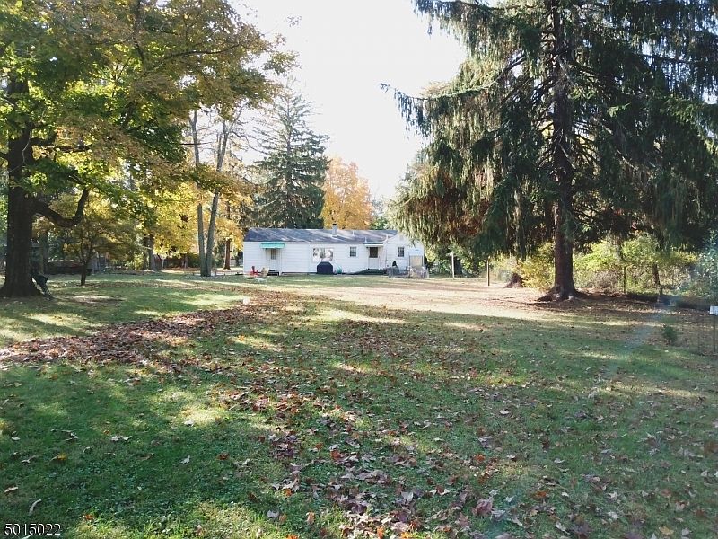 2nd image of 115 Mine Hill Rd