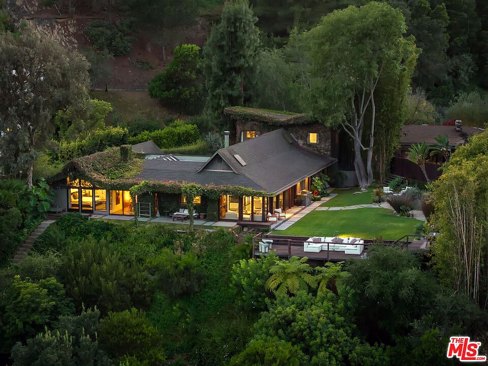 1st image of 2220 Banyan Dr