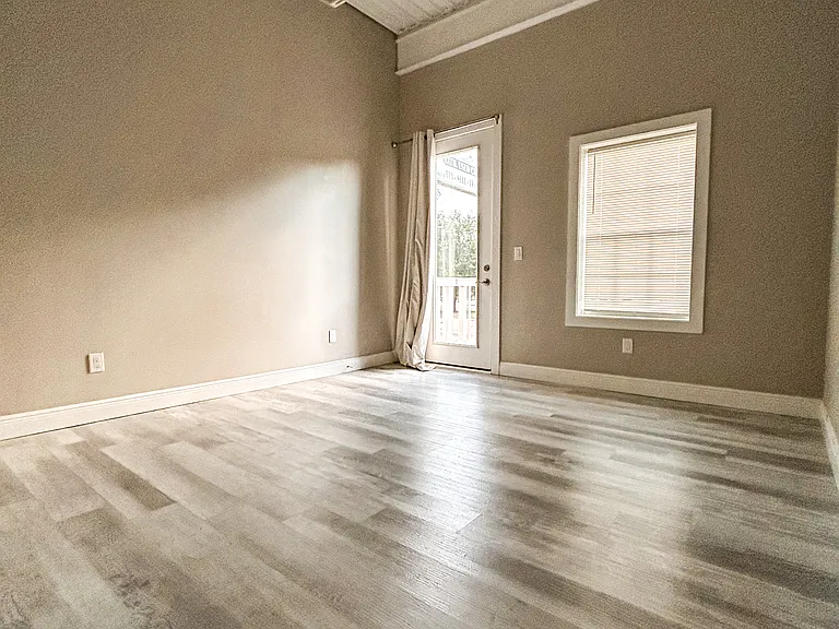 902 Howard Ave #12 — Photo 5