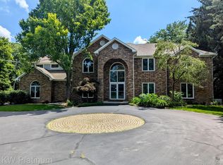 4525 Valley View Point, Rochester, MI 48306