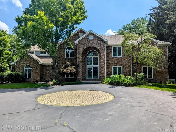 4525 Valley View Point, Rochester, MI 48306