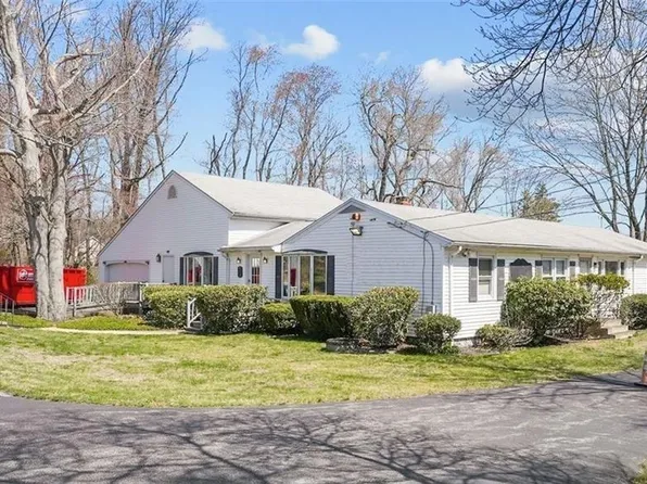 1062 Taunton Ave, Seekonk, MA 02771