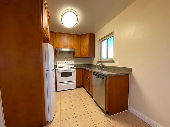 2nd image of 207 Aspen Ave