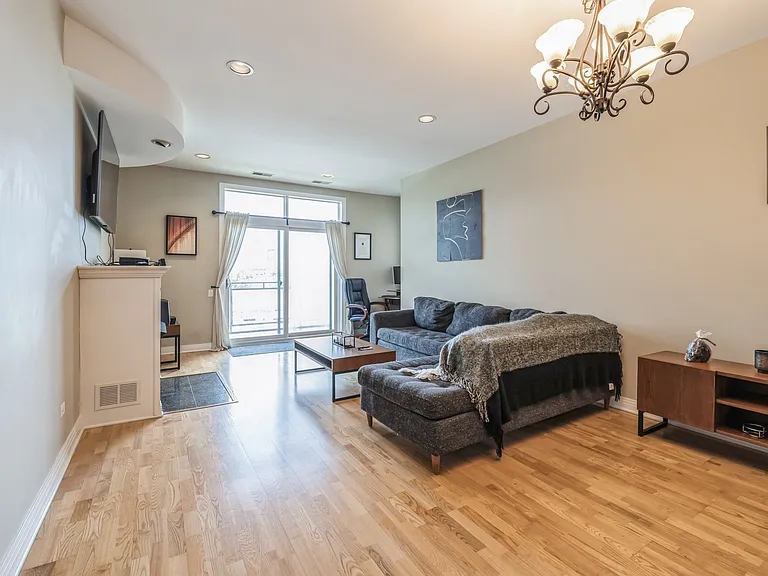 950 W Huron St #402 — Photo 3