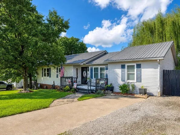 208 Castle Blvd, Paris, KY 40361