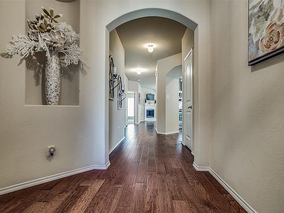 4th image of 1103 Dickenson Dr