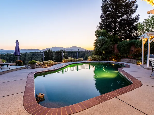 260 Ironwood Ln, Redding, CA 96003