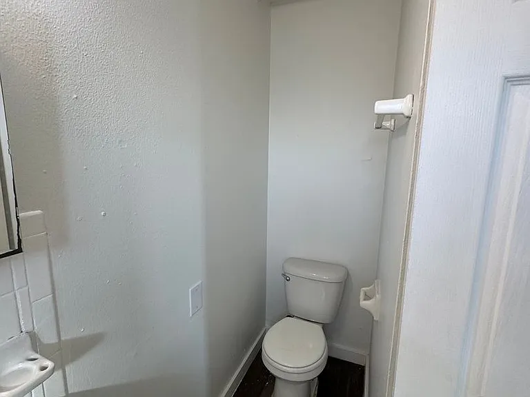 110 Gennaro Pl — Photo 8