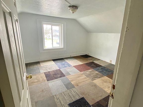 4th image of 38 Poplar Ave