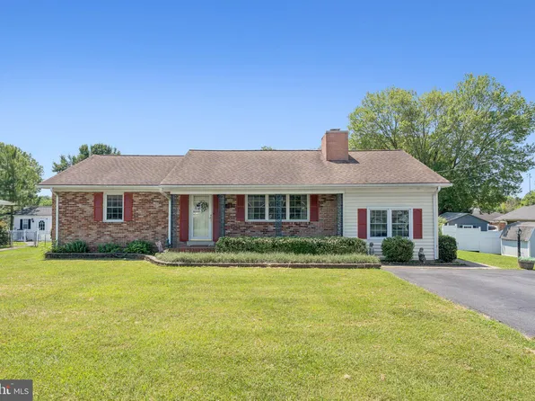303 Partlow Dr, Gordonsville, VA 22942