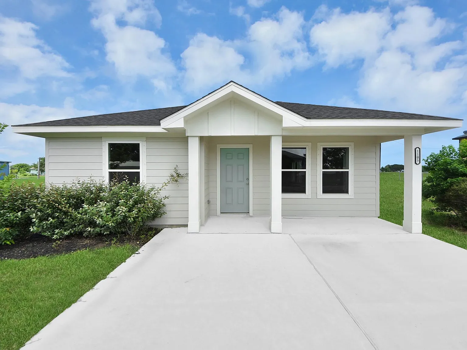 3 bed, 2.0 bath, $2,150 — Photo 2