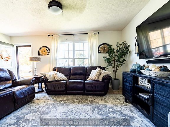 4th image of 4063 Palace Dr
