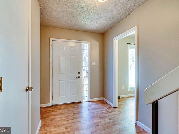 4th image of 34 Wedgedale Dr