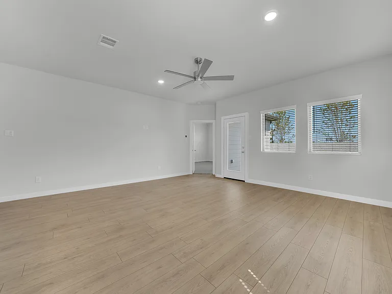 305 Millwood Ln — Photo 13