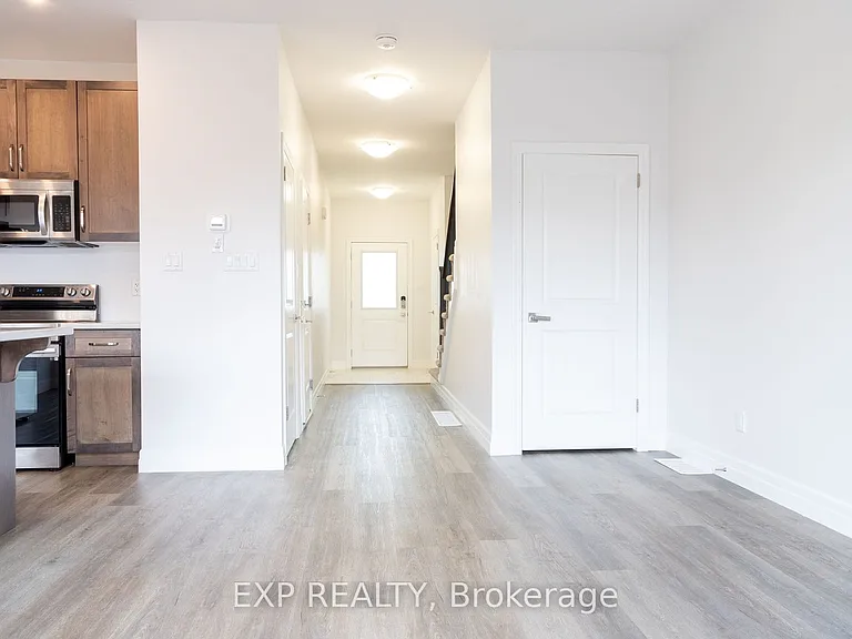 861 Edinburgh Dr — Photo 15