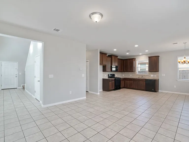156 Triumph Rd — Photo 7