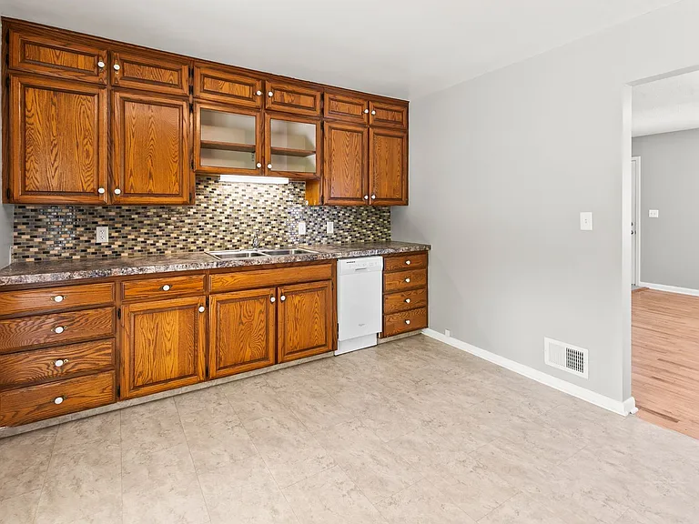 7517 Spring St — Photo 11
