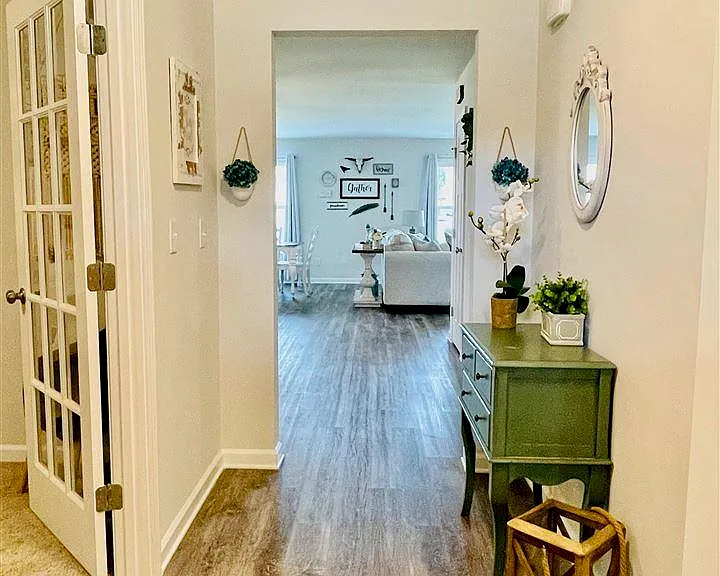 115 Edgestone Dr — Photo 3