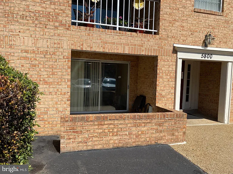 5800 Cove Landing Rd #201 — Photo 3
