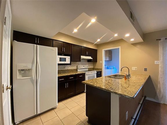 3rd image of 1012 Saint Julien Dr APT F2