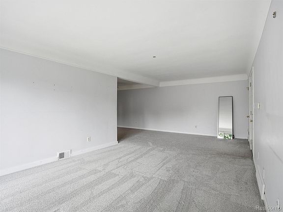 4th image of 475 N Eton St