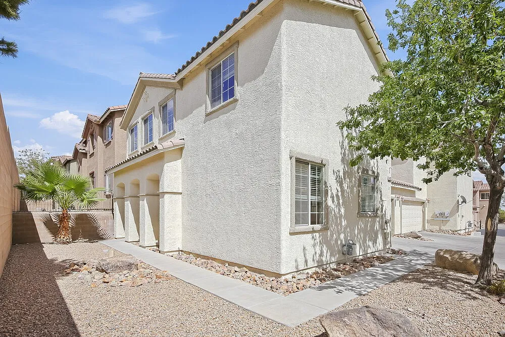 3 bed, 2.5 bath, 1453 sqft, $2,040 — Photo 4