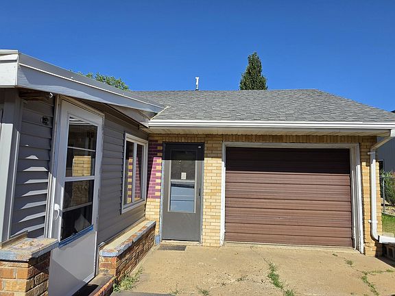 3rd image of 761 1st Ave SW