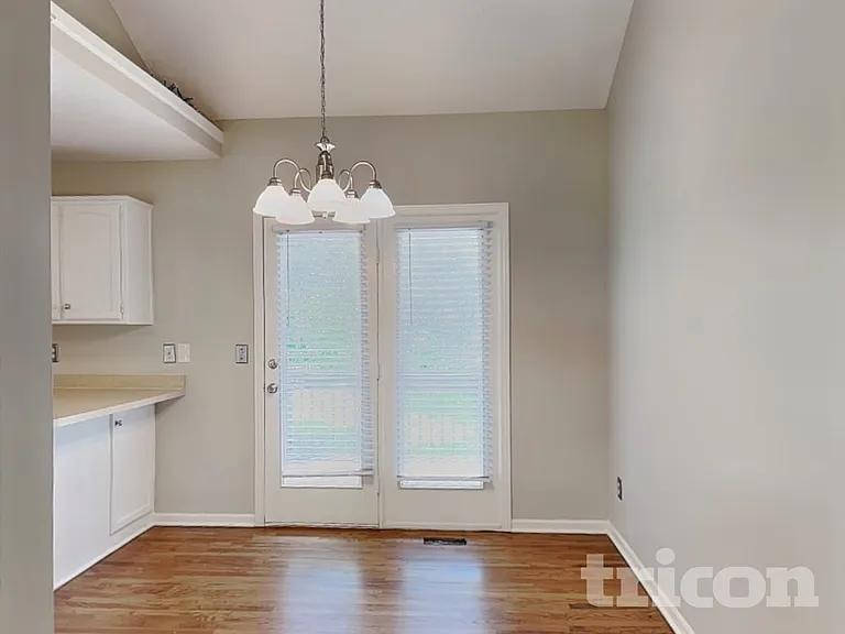 327 Shenandoah Dr — Photo 4