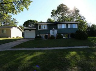 1480 Parkview Dr, Marion, IA 52302