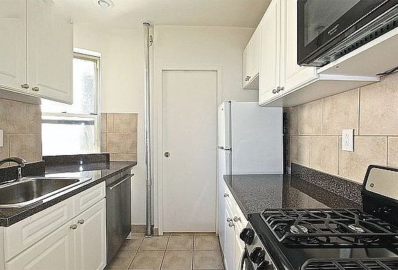 5th image of 37 1/2 Saint Marks Pl #D3