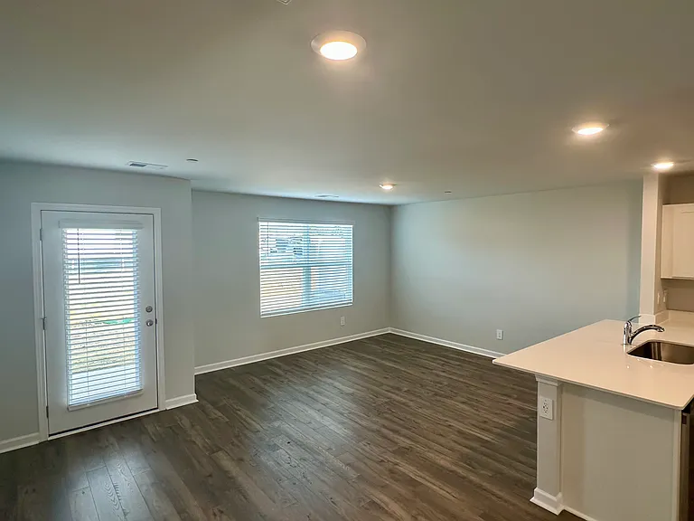 934 Liverpool Way #1 — Photo 3