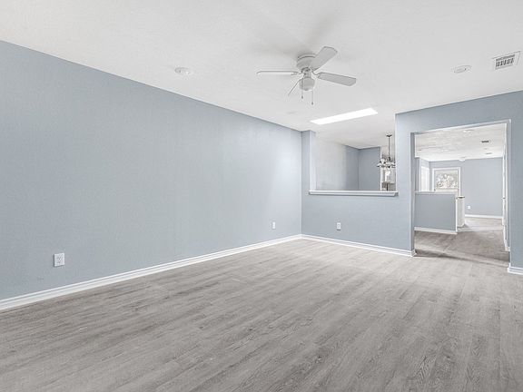 5th image of 805 N Main St Unit 101