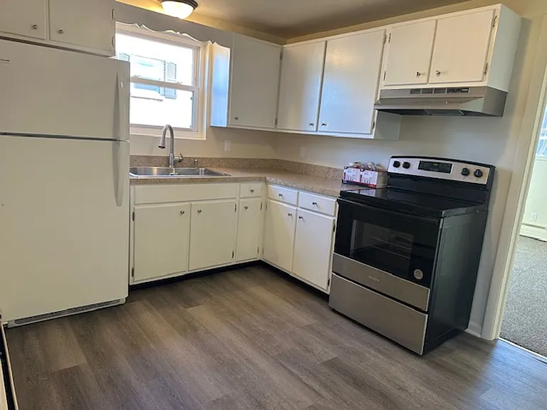 130 Adelia St #5 — Photo 4