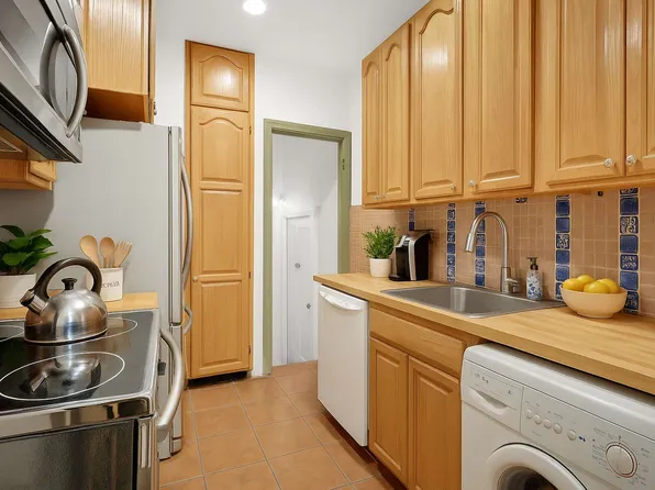 49 East 96th Street image 9 of 17