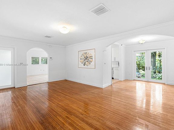 3rd image of 177 W Sunrise Ave