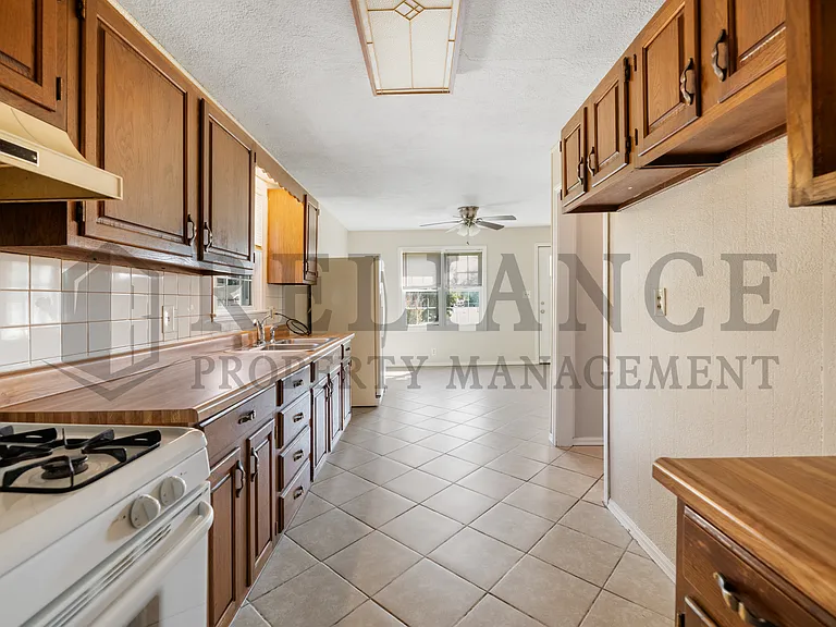 902 W Wallingford St — Photo 16
