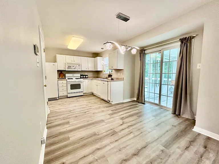 2512 Grand Glen Rd — Photo 12