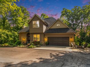 735 Oak Crest Ln, Benton Harbor, MI 49022