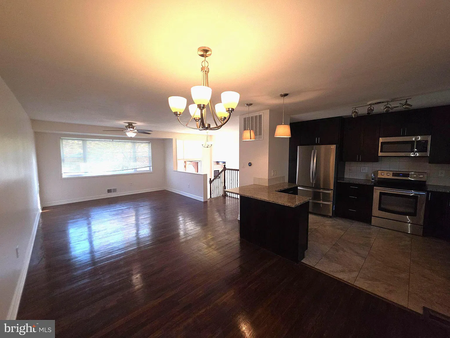 3 bed, 2.5 bath, 1834 sqft, $2,600 — Photo 4
