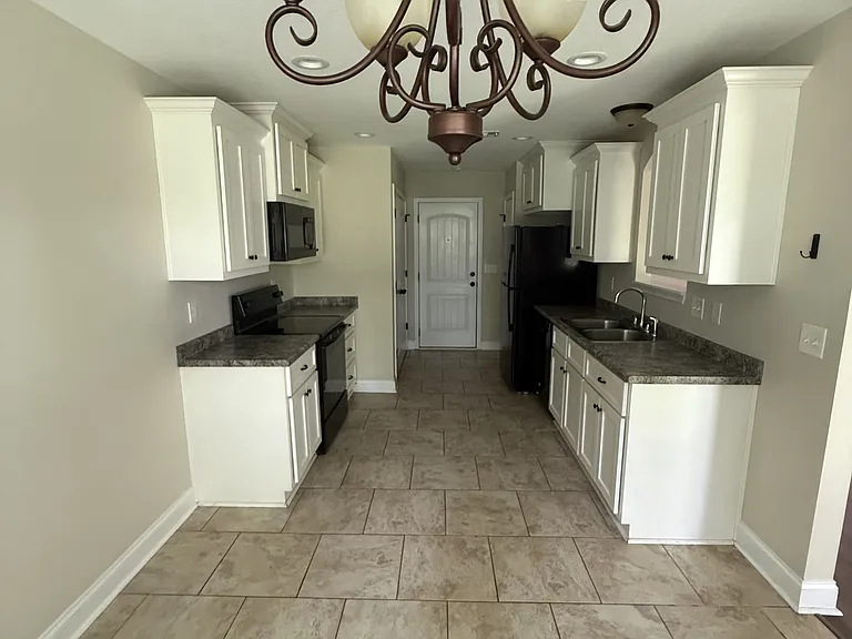 108 Ellington Ct — Photo 6