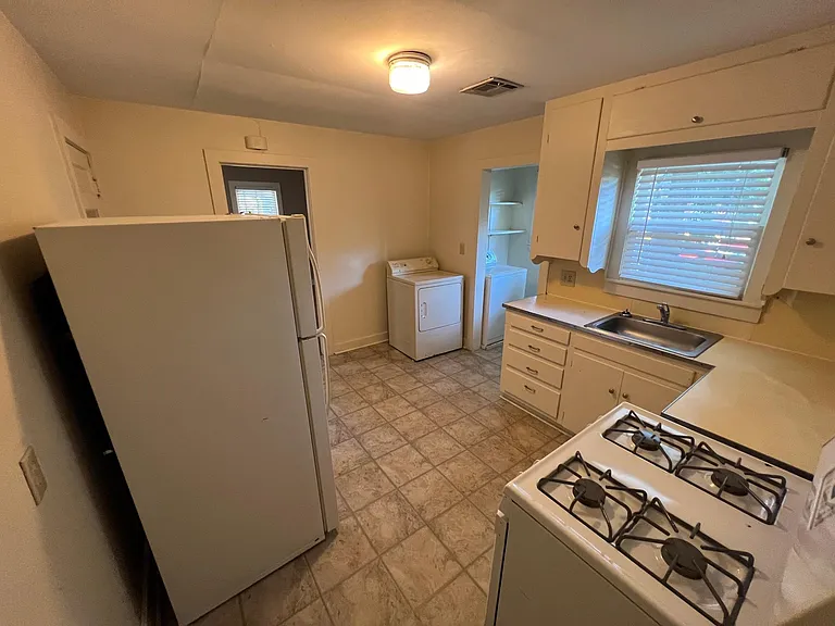 811 S Pickard Ave — Photo 3