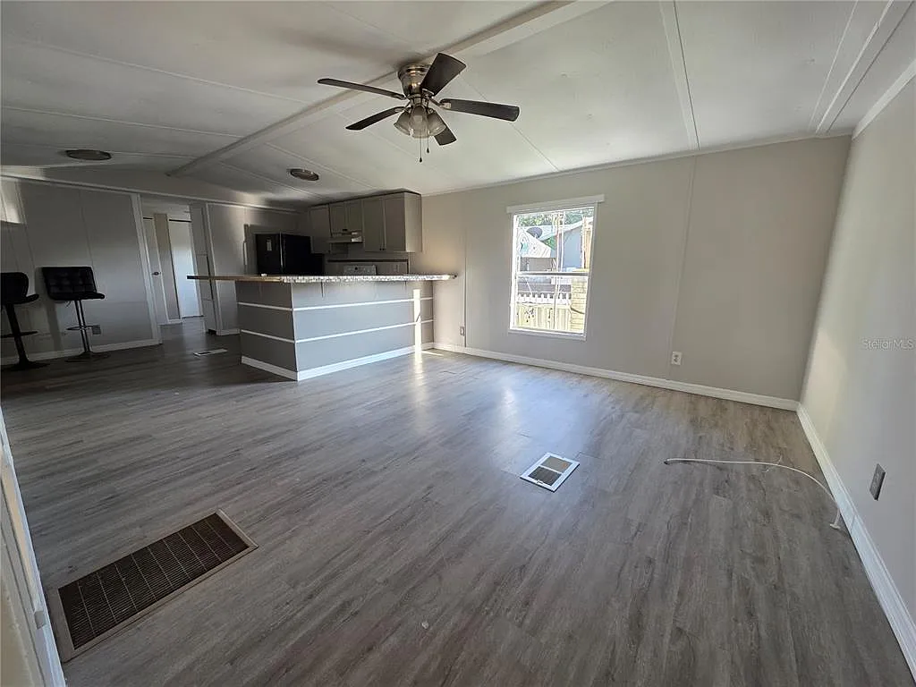 4 bed, 3.0 bath, 924 sqft, $1,700 — Photo 2