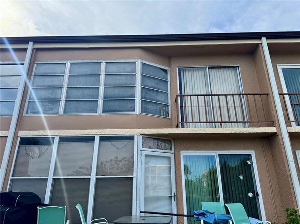225 Country Club Dr APT A207, Largo, FL 33771