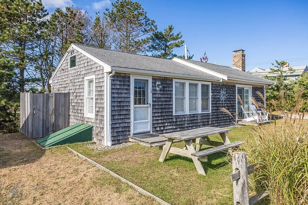 3 bed, 800 sqft, $3,000 — Photo 1