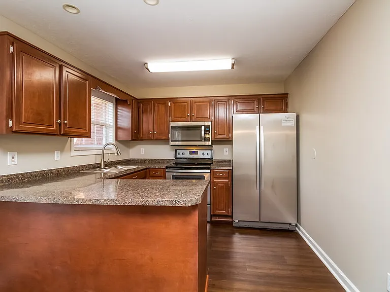 304 Acorn Ct — Photo 6