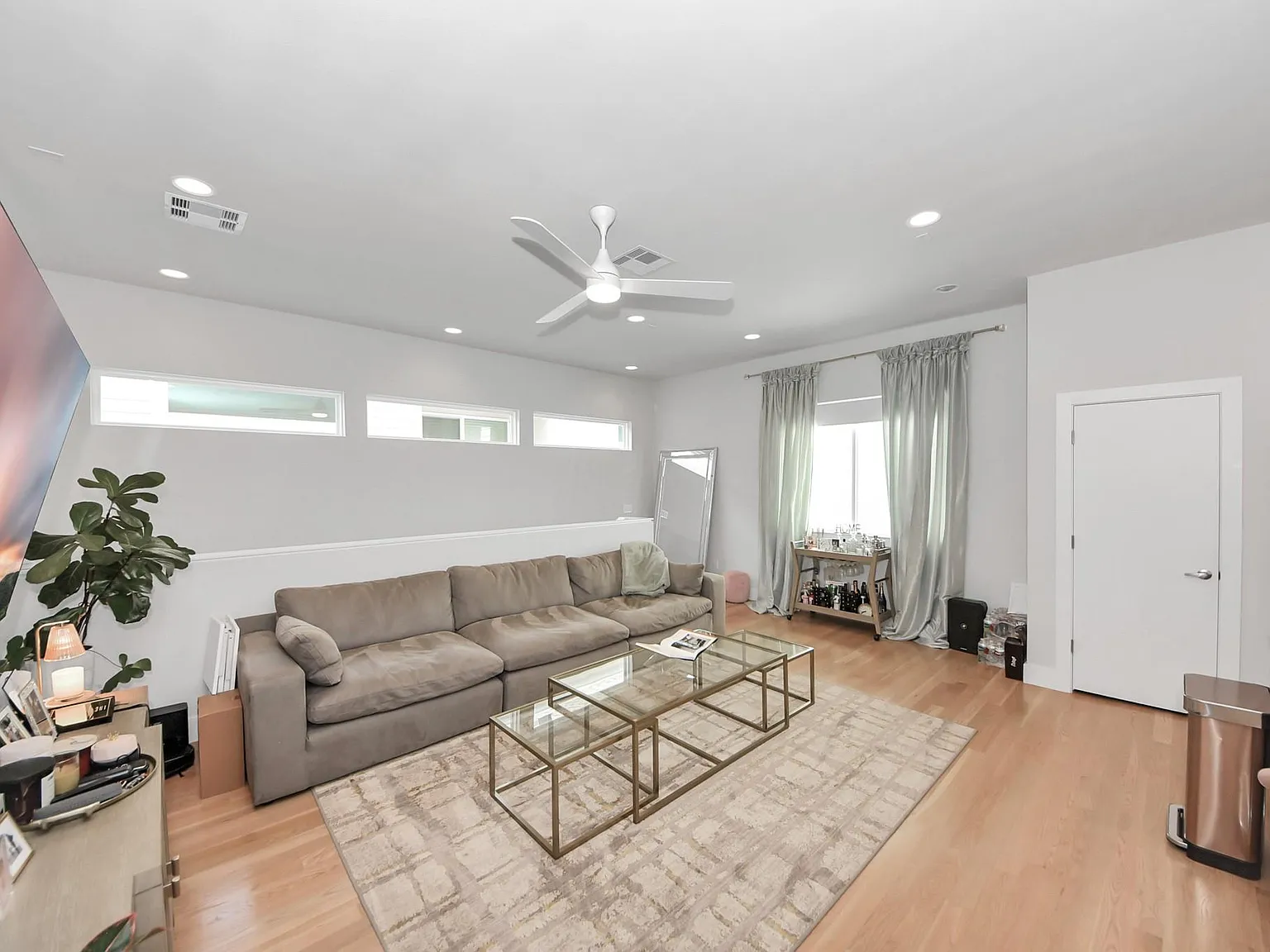 3 bed, 2.5 bath, 1863 sqft, $2,500 — Photo 4