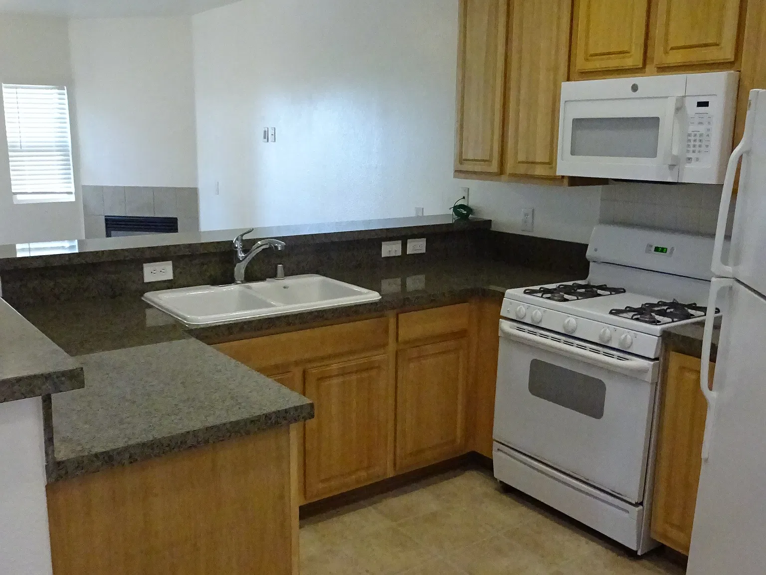 2 bed, 950 sqft, $2,750 — Photo 4