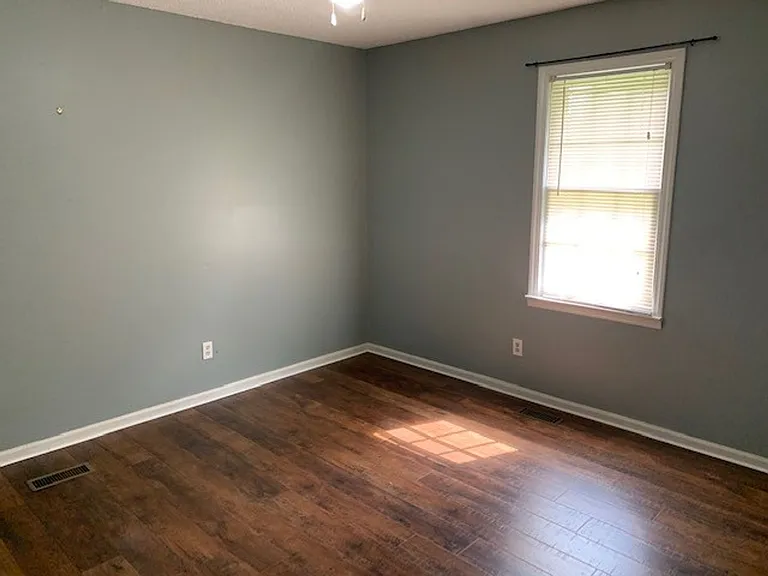 320 S Hawthorne St — Photo 9